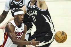 PG游戏-包含Ming连续十五场比赛得分超过突破纪录，雄鹿挑战极限！的词条